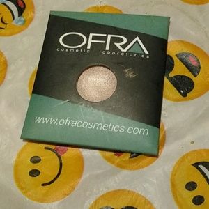 Highlighter/ Eyeshadow